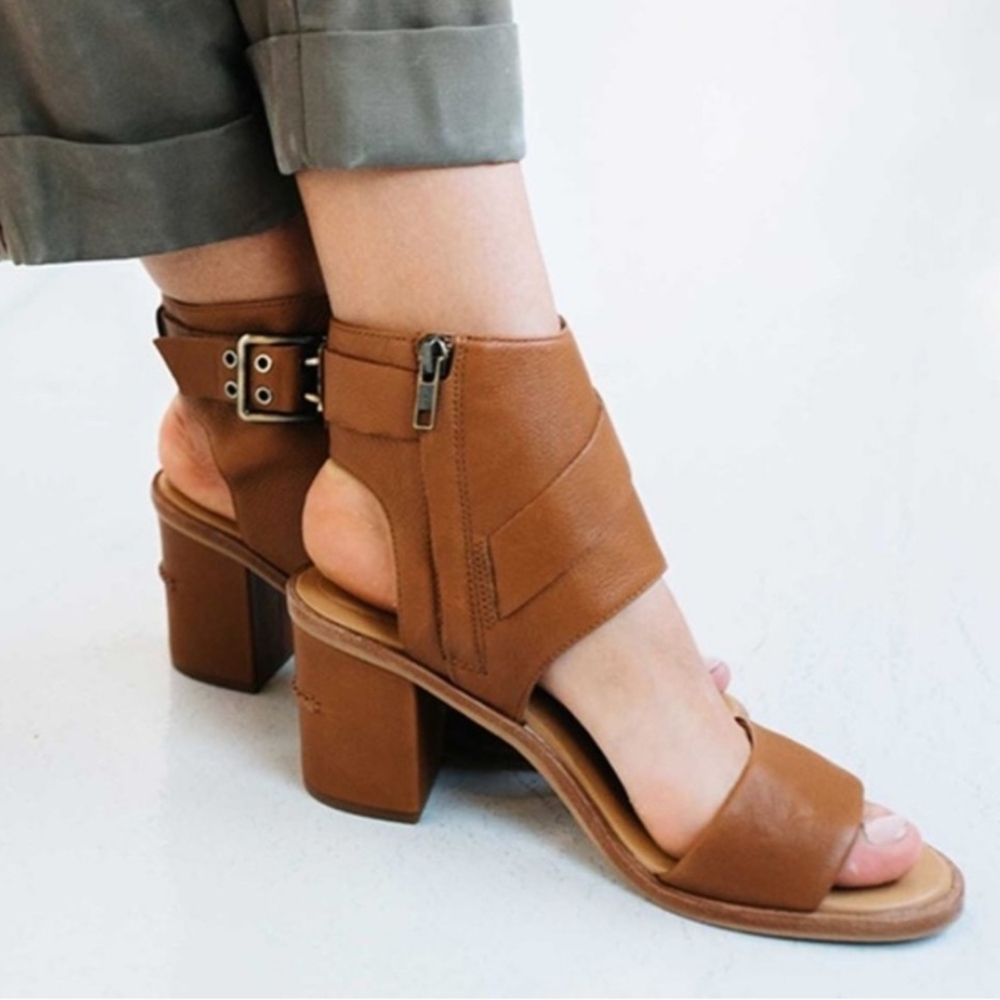 UGG Claudette Almond Leather Cuff Ankle Heeled Sandle Size 8